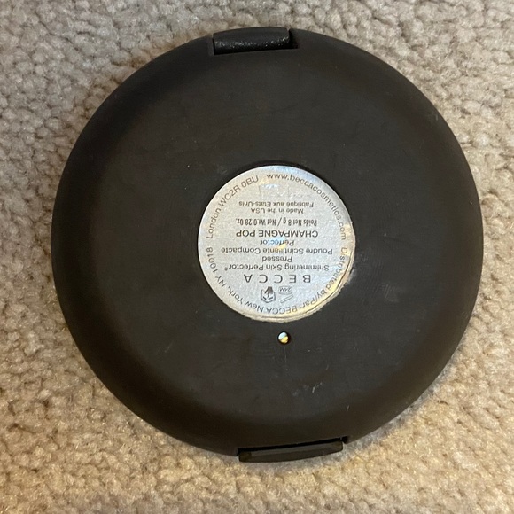 BECCA Champagne Pop Pressed Highlighter - Picture 2 of 3